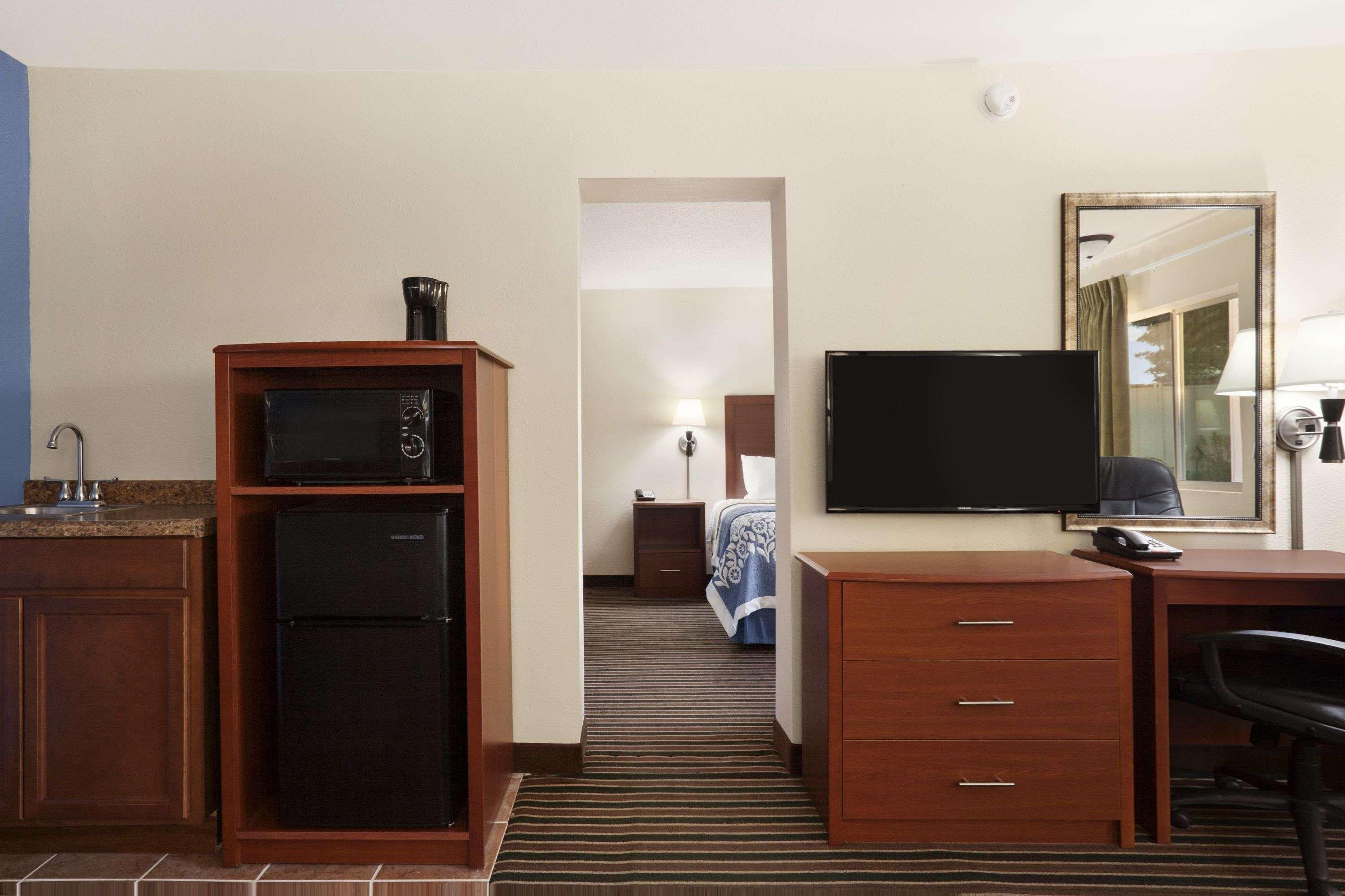 Days Inn By Wyndham Champaign/Urbana Экстерьер фото