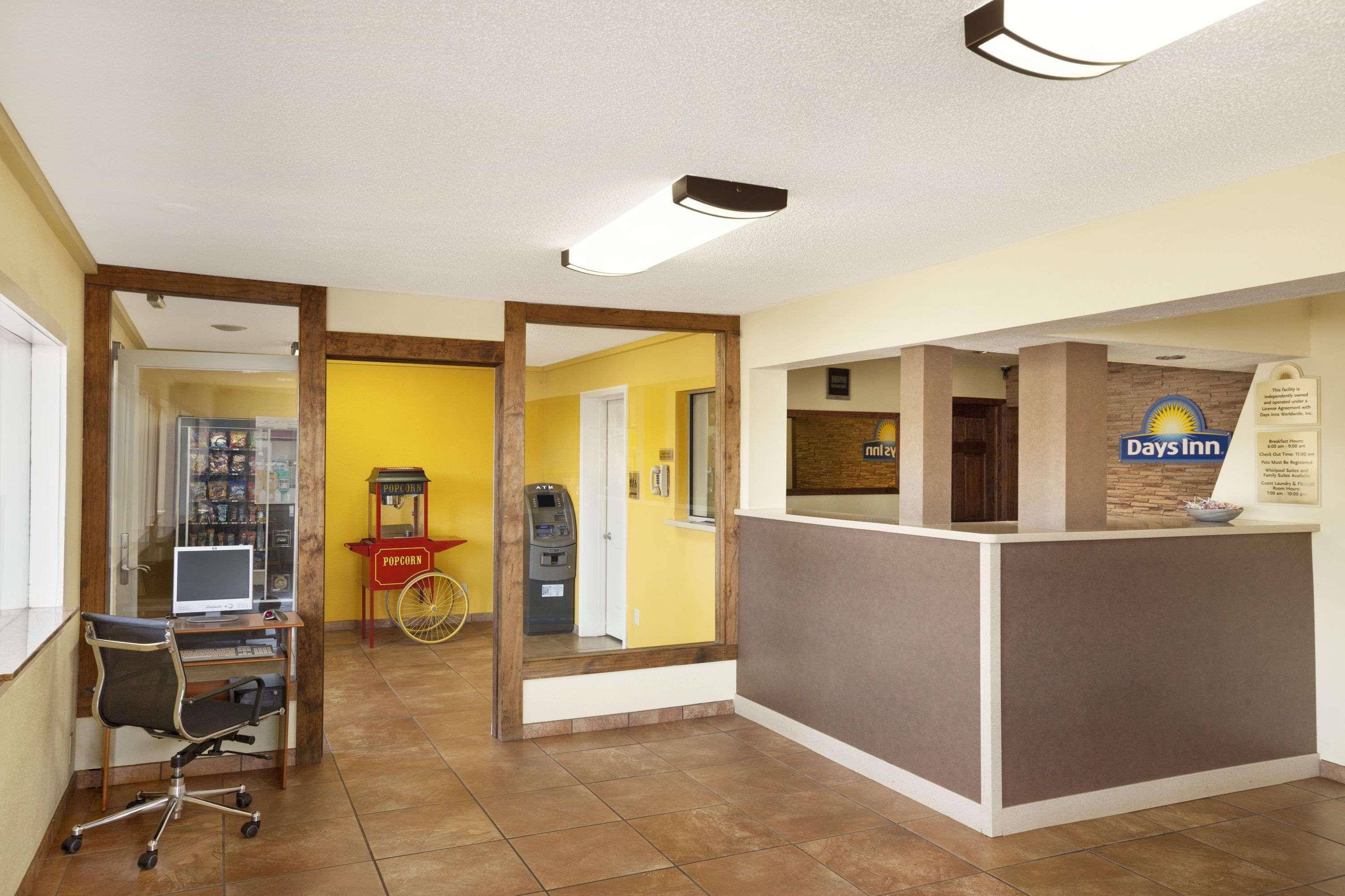 Days Inn By Wyndham Champaign/Urbana Экстерьер фото