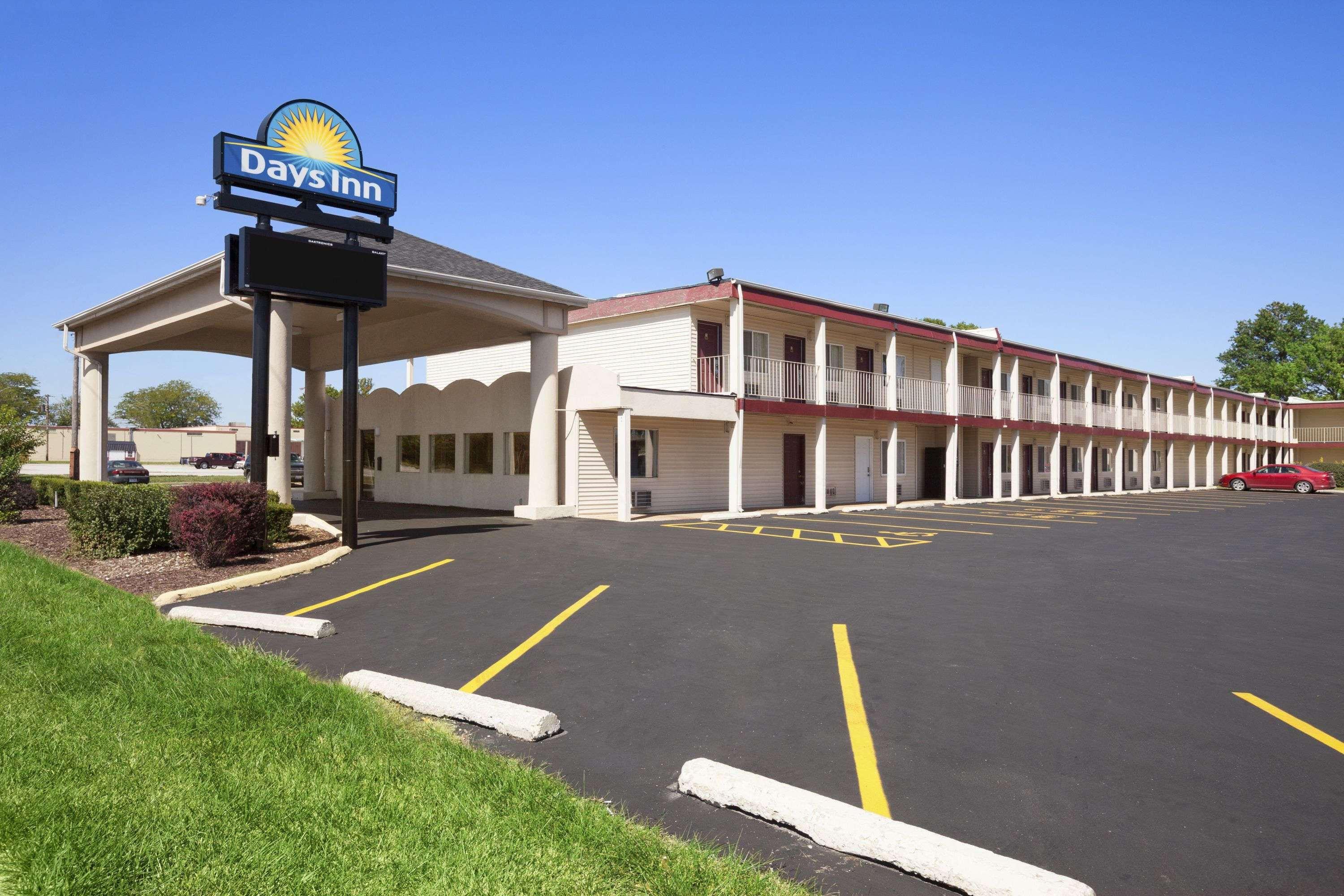 Days Inn By Wyndham Champaign/Urbana Экстерьер фото