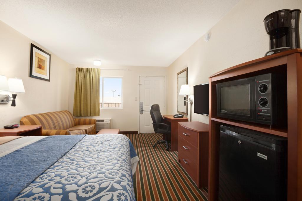 Days Inn By Wyndham Champaign/Urbana Экстерьер фото